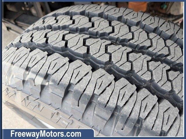 Ford Super Duty F-250 SRW XLT 4WD Reg Cab 8' Box 2017