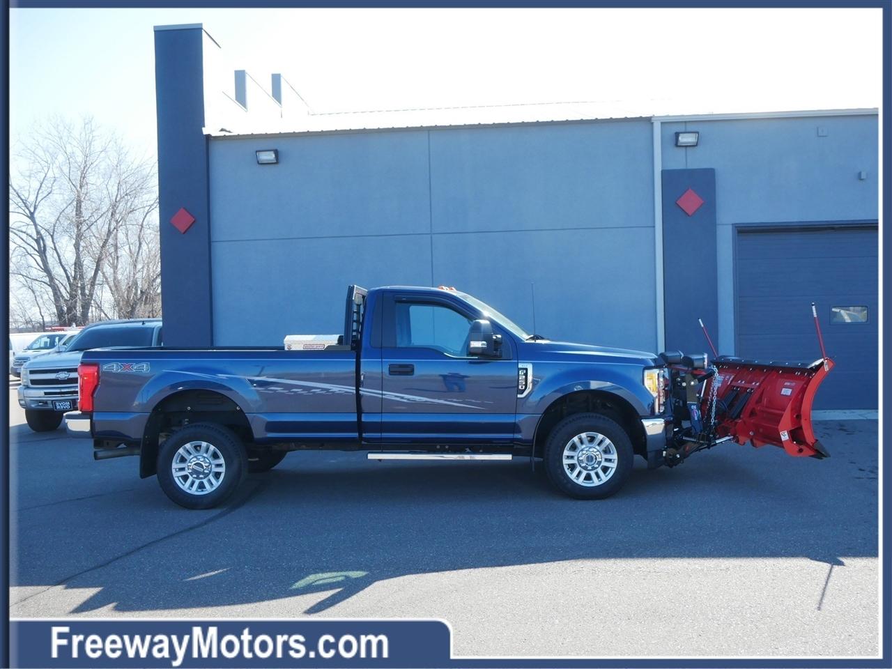 Ford Super Duty F-250 SRW XLT 4WD Reg Cab 8' Box 2017
