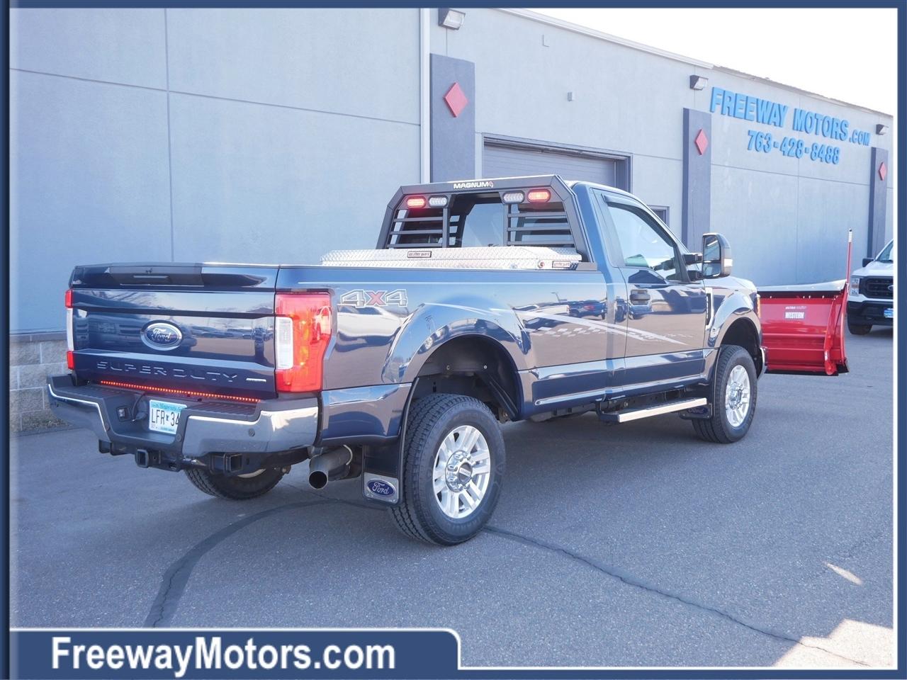 Ford Super Duty F-250 SRW XLT 4WD Reg Cab 8' Box 2017