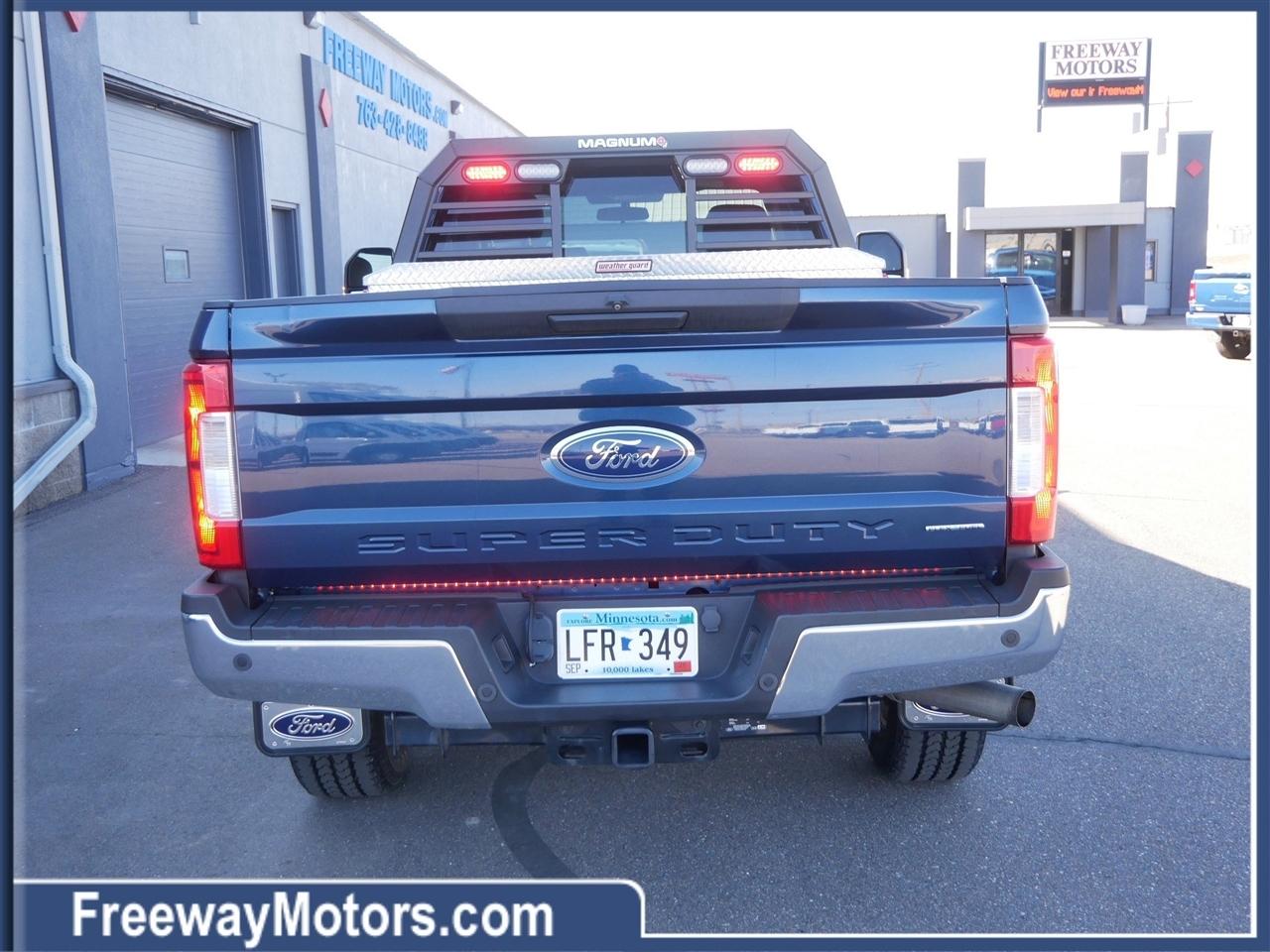 Ford Super Duty F-250 SRW XLT 4WD Reg Cab 8' Box 2017