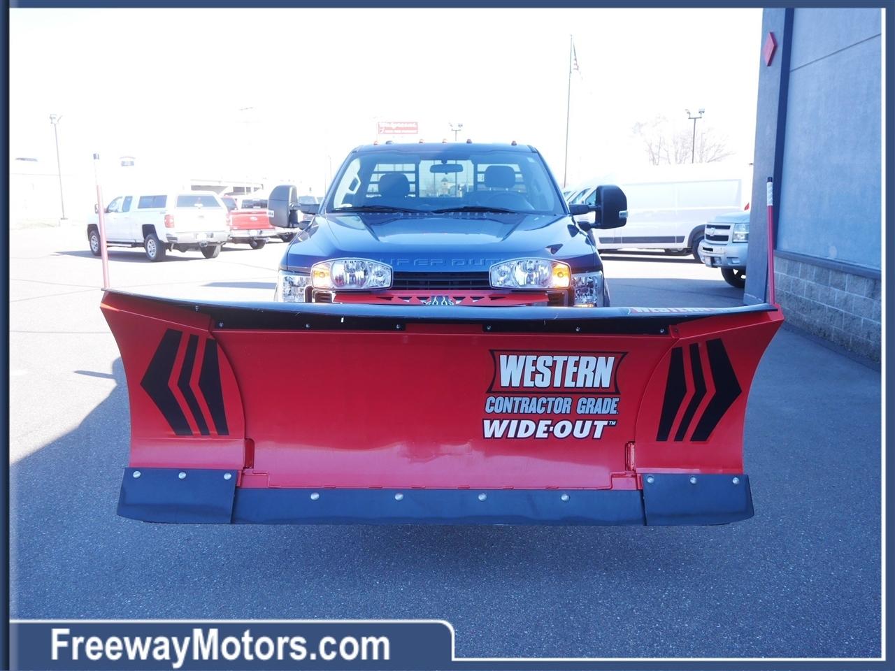 Ford Super Duty F-250 SRW XLT 4WD Reg Cab 8' Box 2017