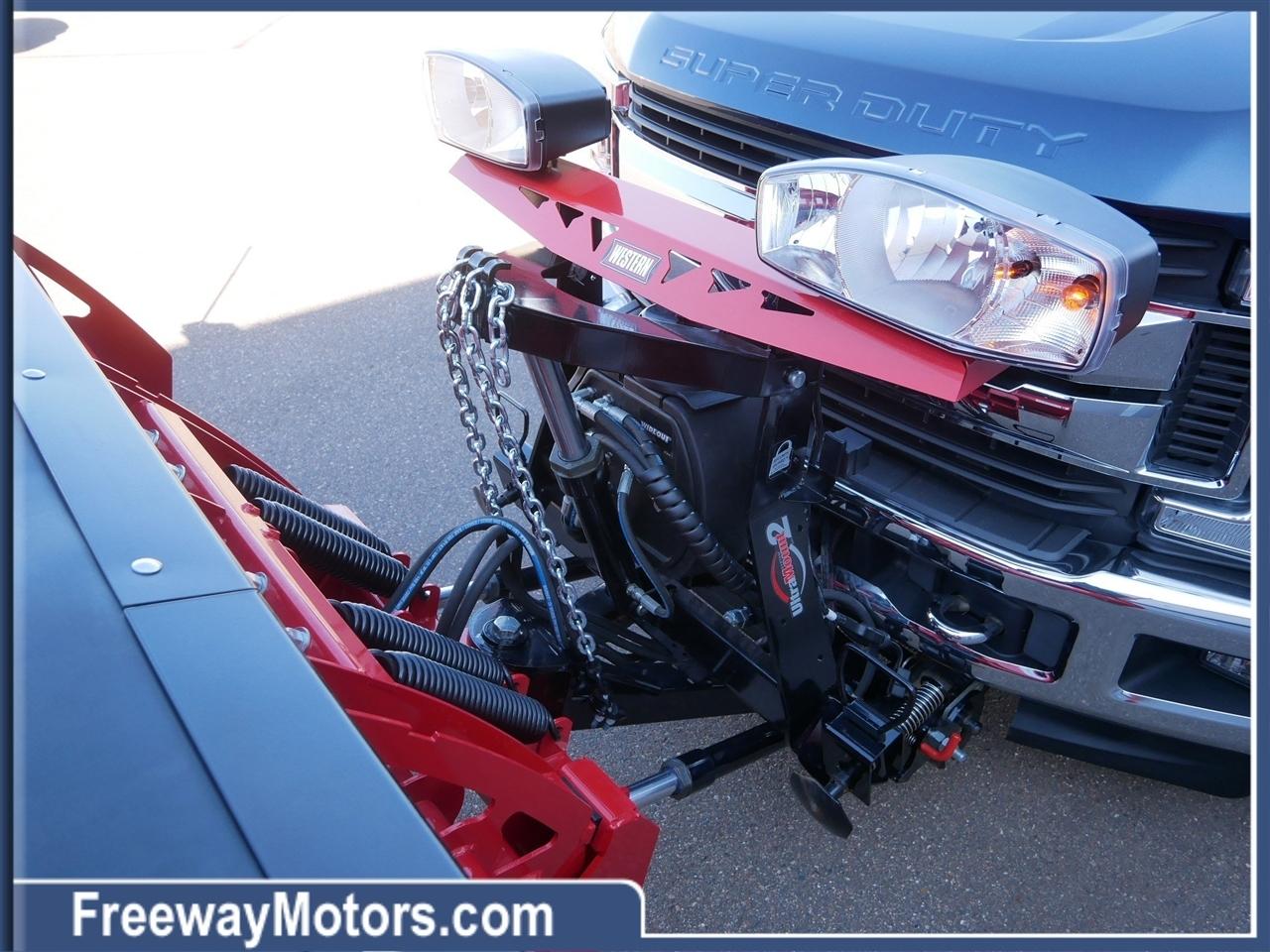 Ford Super Duty F-250 SRW XLT 4WD Reg Cab 8' Box 2017