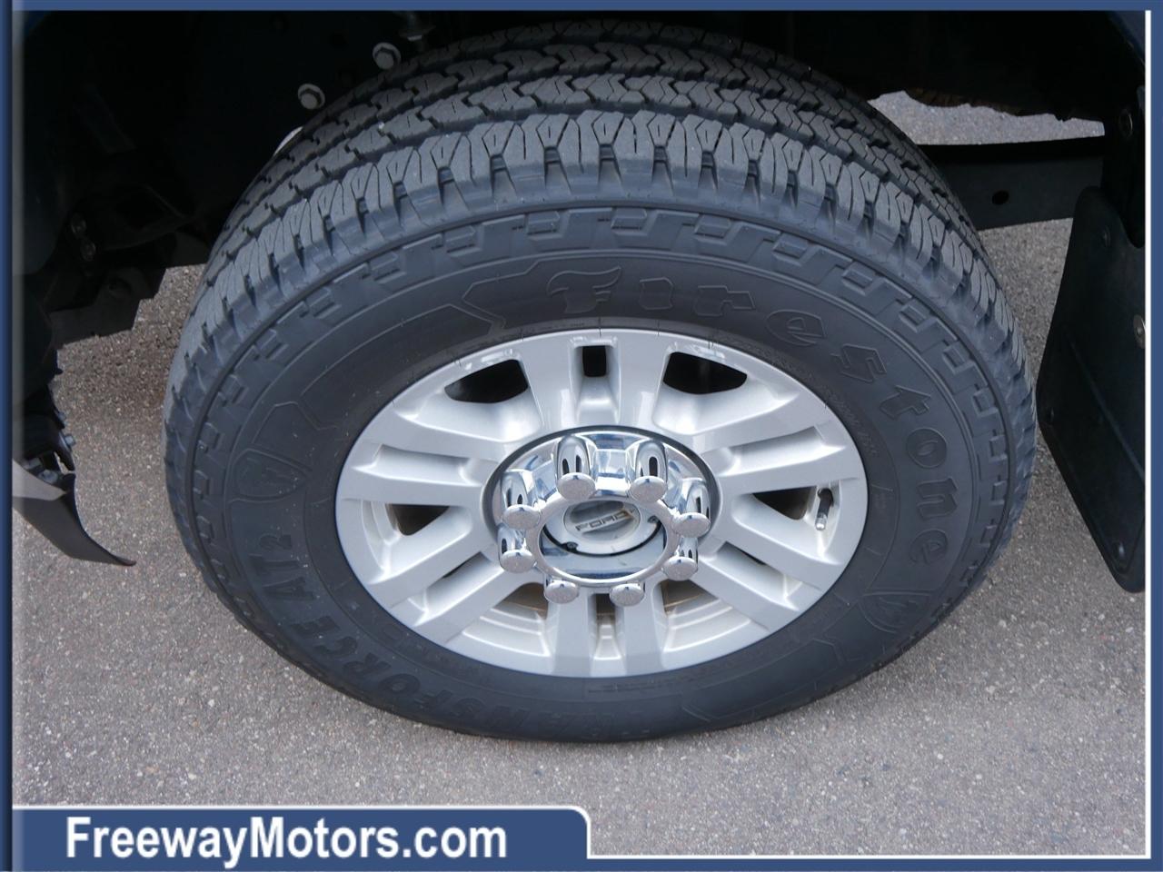 Ford Super Duty F-250 SRW XLT 4WD Reg Cab 8' Box 2017