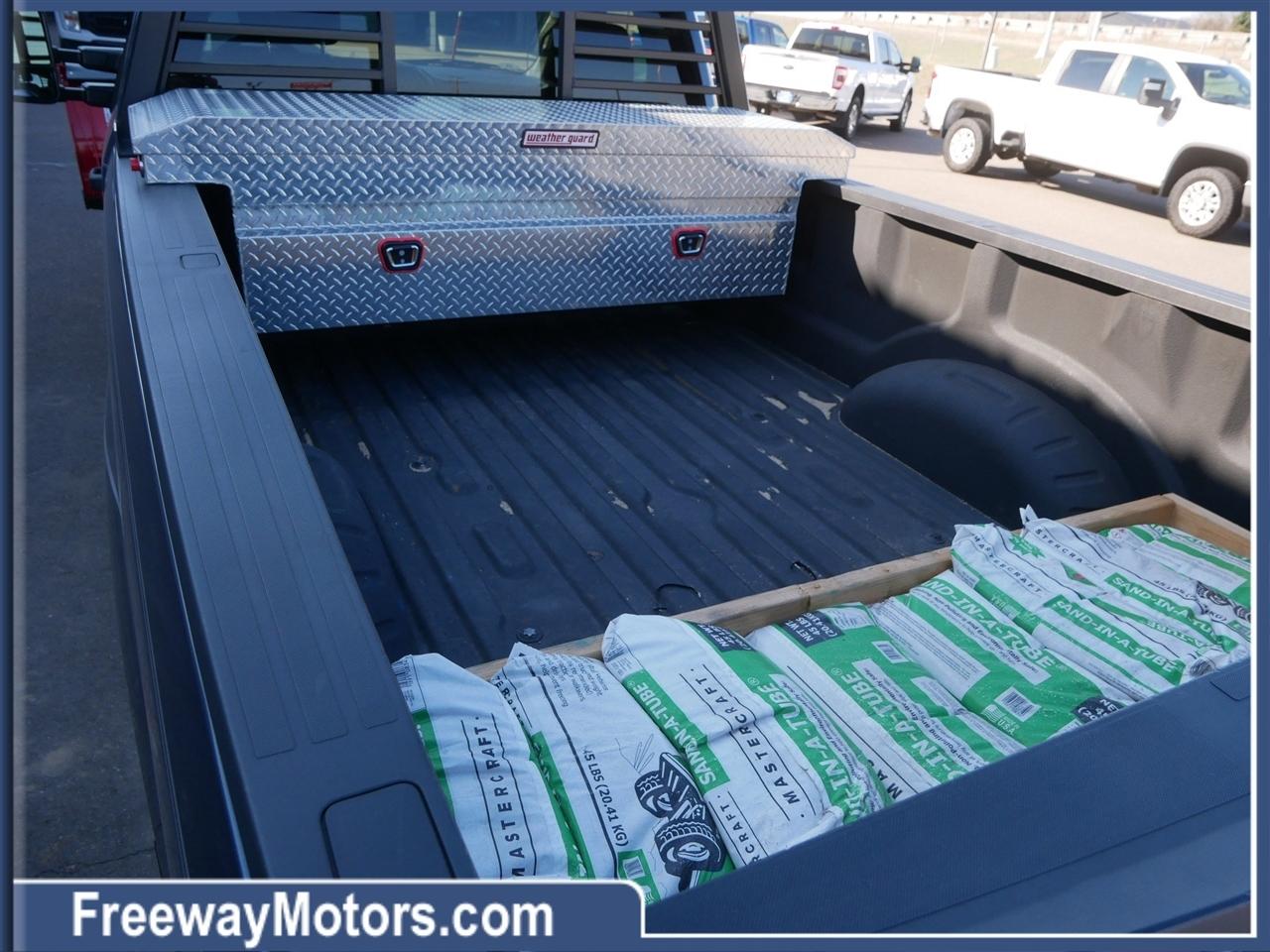 Ford Super Duty F-250 SRW XLT 4WD Reg Cab 8' Box 2017