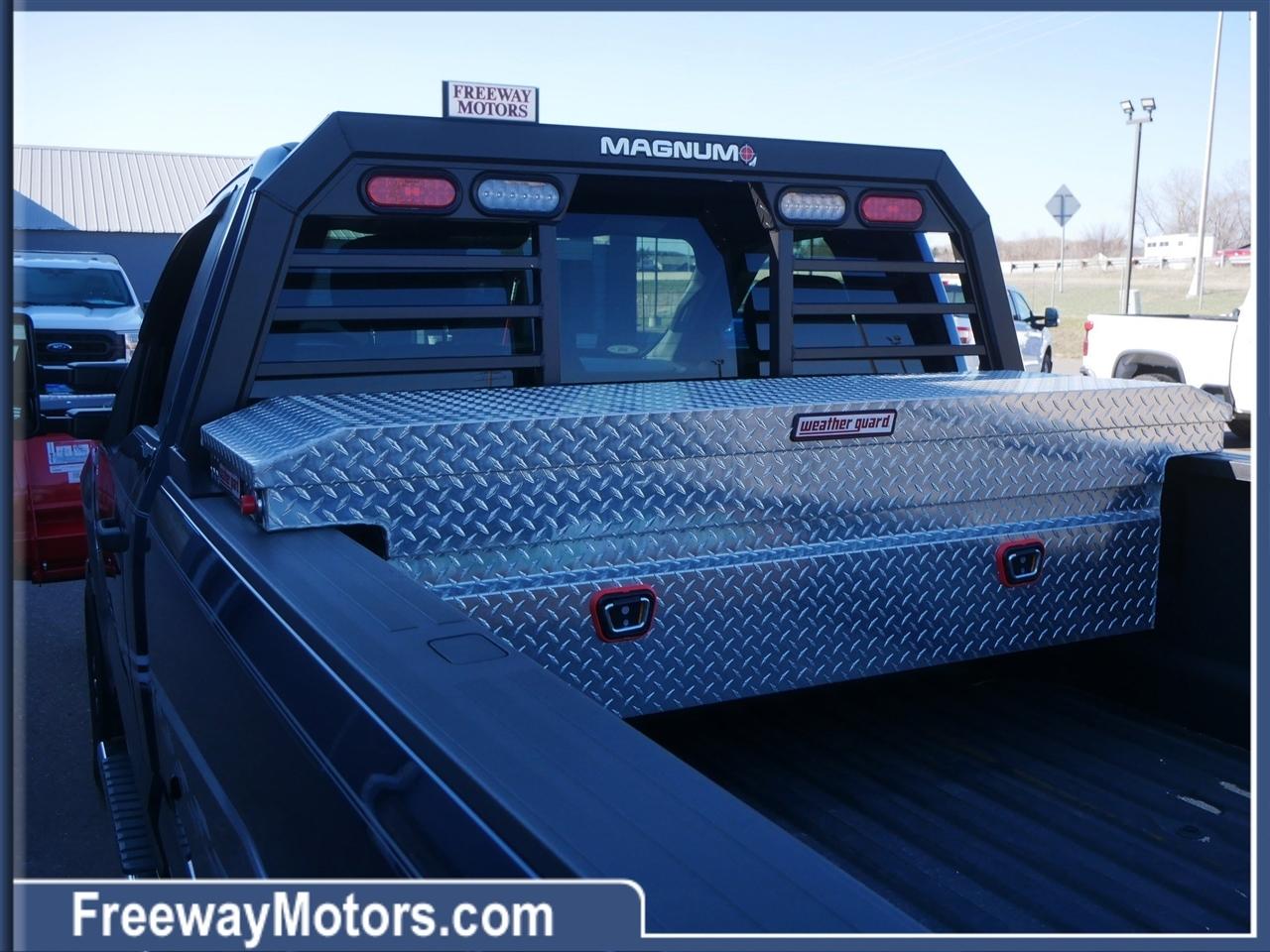 Ford Super Duty F-250 SRW XLT 4WD Reg Cab 8' Box 2017