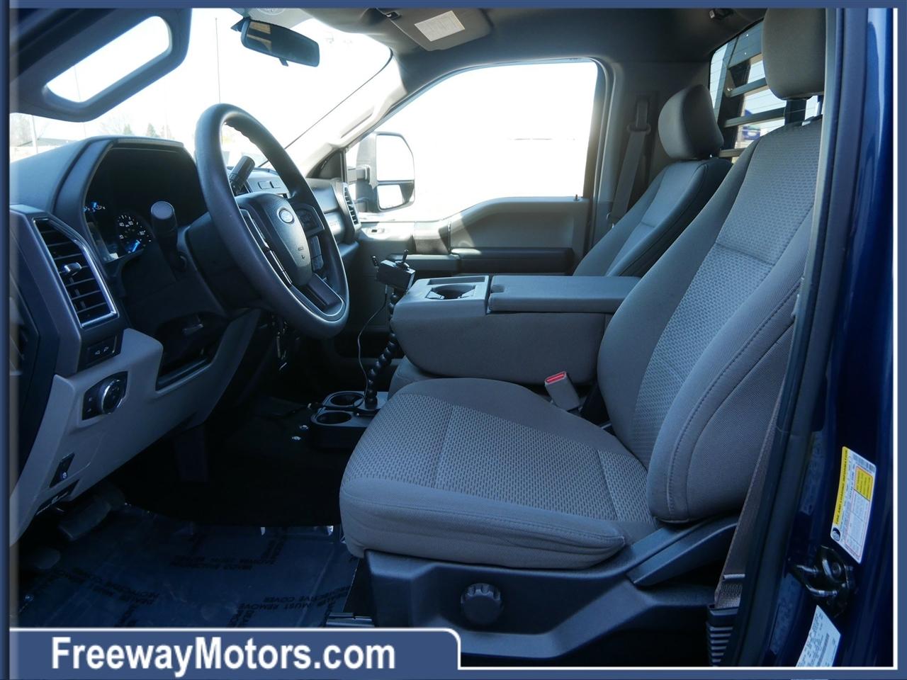 Ford Super Duty F-250 SRW XLT 4WD Reg Cab 8' Box 2017