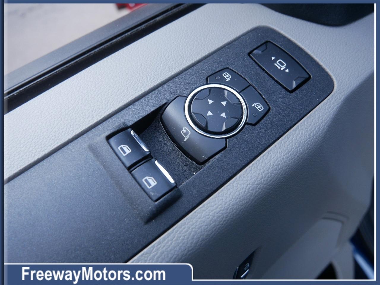 Ford Super Duty F-250 SRW XLT 4WD Reg Cab 8' Box 2017