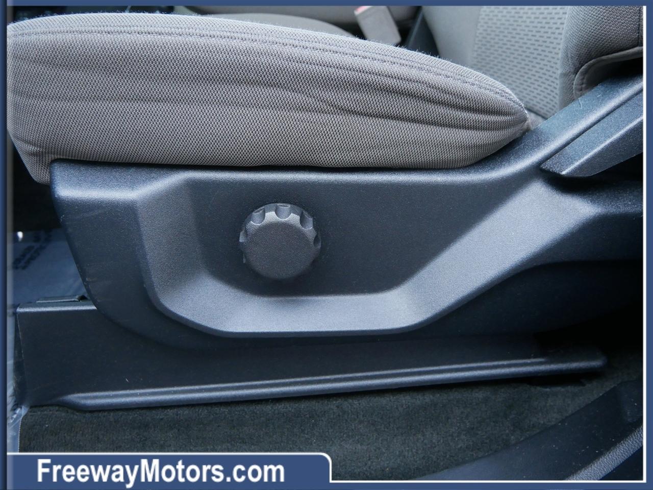 Ford Super Duty F-250 SRW XLT 4WD Reg Cab 8' Box 2017