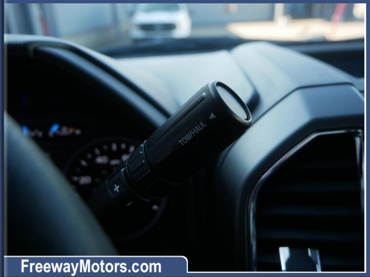 Ford Super Duty F-250 SRW XLT 4WD Reg Cab 8' Box 2017