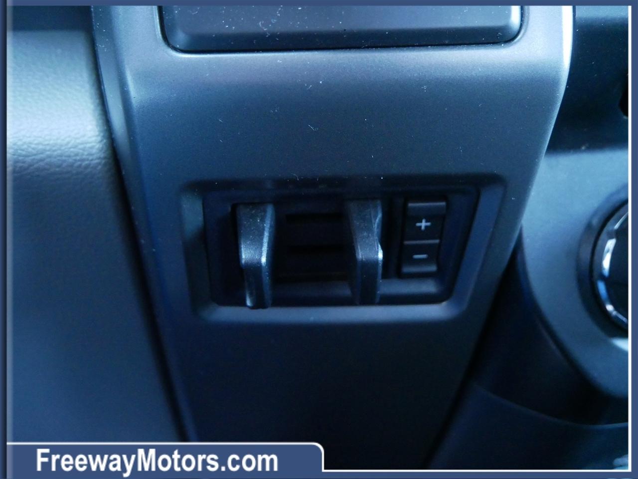 Ford Super Duty F-250 SRW XLT 4WD Reg Cab 8' Box 2017