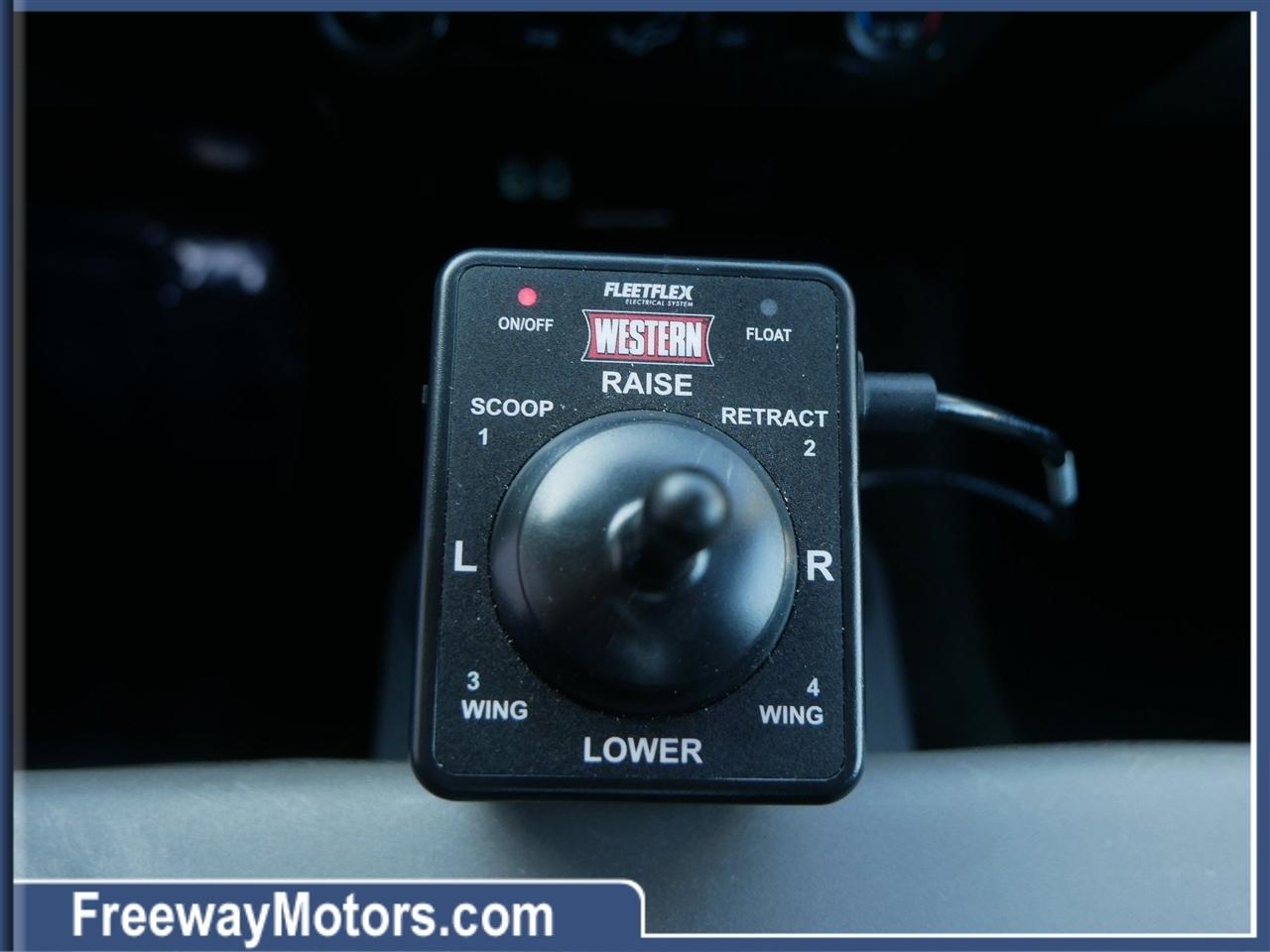 Ford Super Duty F-250 SRW XLT 4WD Reg Cab 8' Box 2017