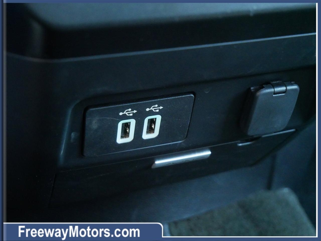 Ford Super Duty F-250 SRW XLT 4WD Reg Cab 8' Box 2017