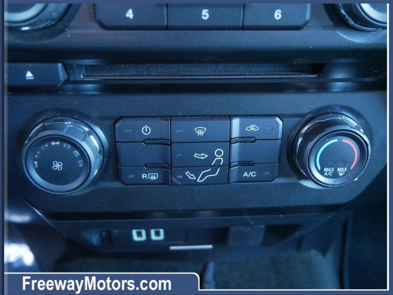 Ford Super Duty F-250 SRW XLT 4WD Reg Cab 8' Box 2017