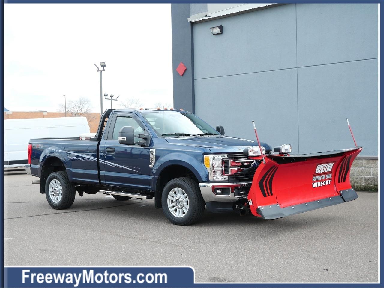 2017 Ford Super Duty F-250 SRW XLT 4WD Reg Cab 8' Box