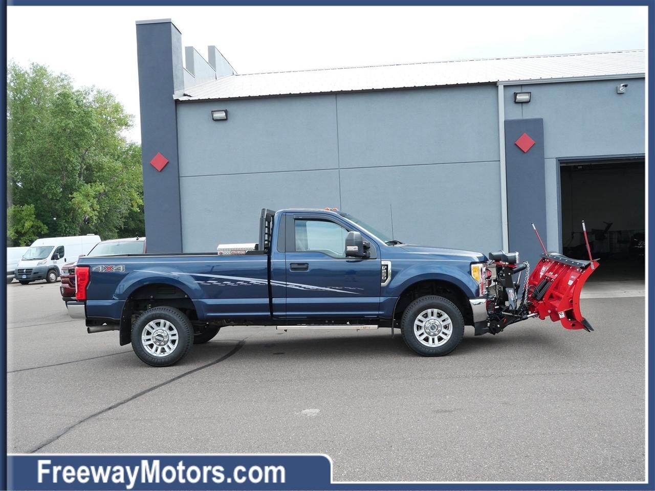 Ford Super Duty F-250 SRW XLT 4WD Reg Cab 8' Box 2017