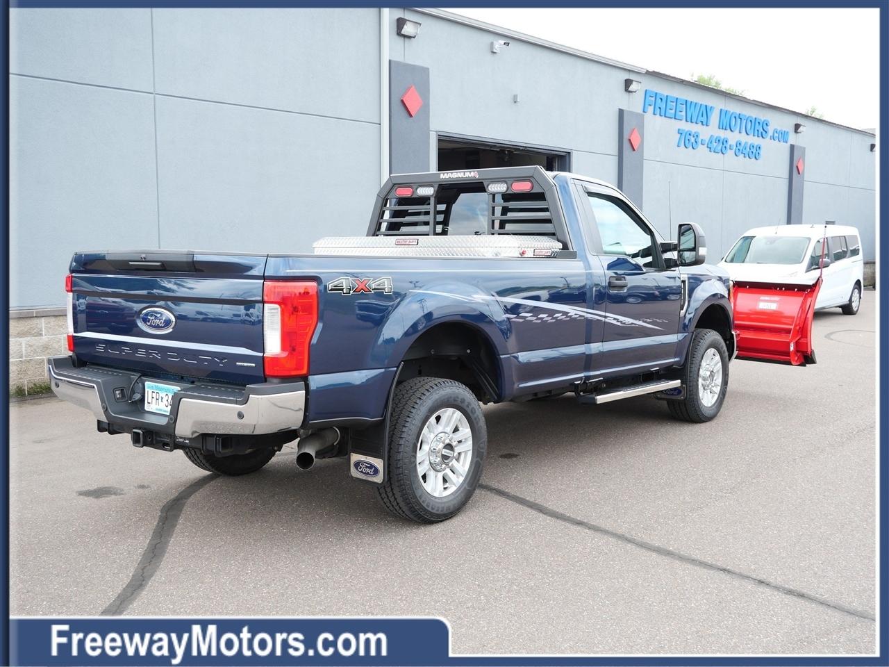 Ford Super Duty F-250 SRW XLT 4WD Reg Cab 8' Box 2017