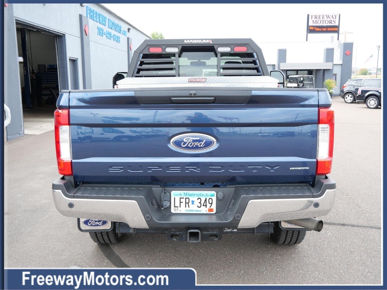 Ford Super Duty F-250 SRW XLT 4WD Reg Cab 8' Box 2017