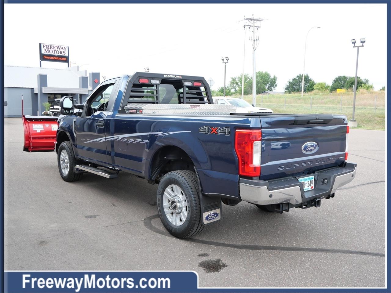 Ford Super Duty F-250 SRW XLT 4WD Reg Cab 8' Box 2017