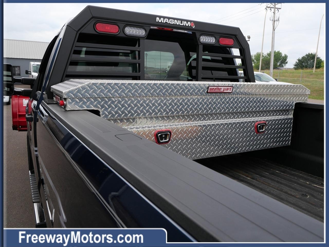 Ford Super Duty F-250 SRW XLT 4WD Reg Cab 8' Box 2017