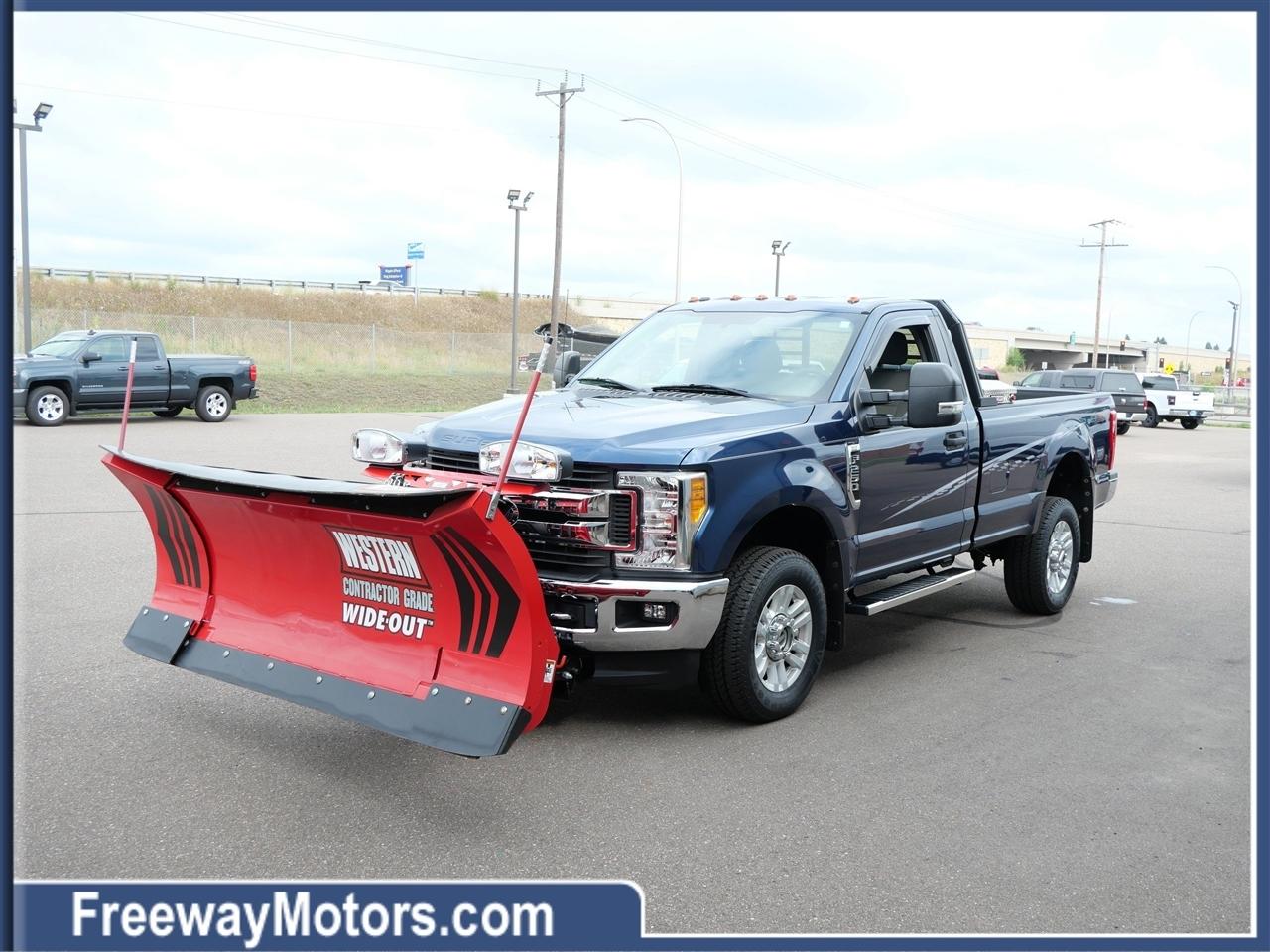 Ford Super Duty F-250 SRW XLT 4WD Reg Cab 8' Box 2017