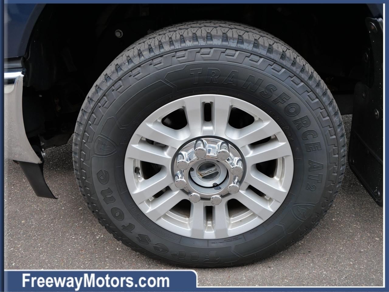 Ford Super Duty F-250 SRW XLT 4WD Reg Cab 8' Box 2017