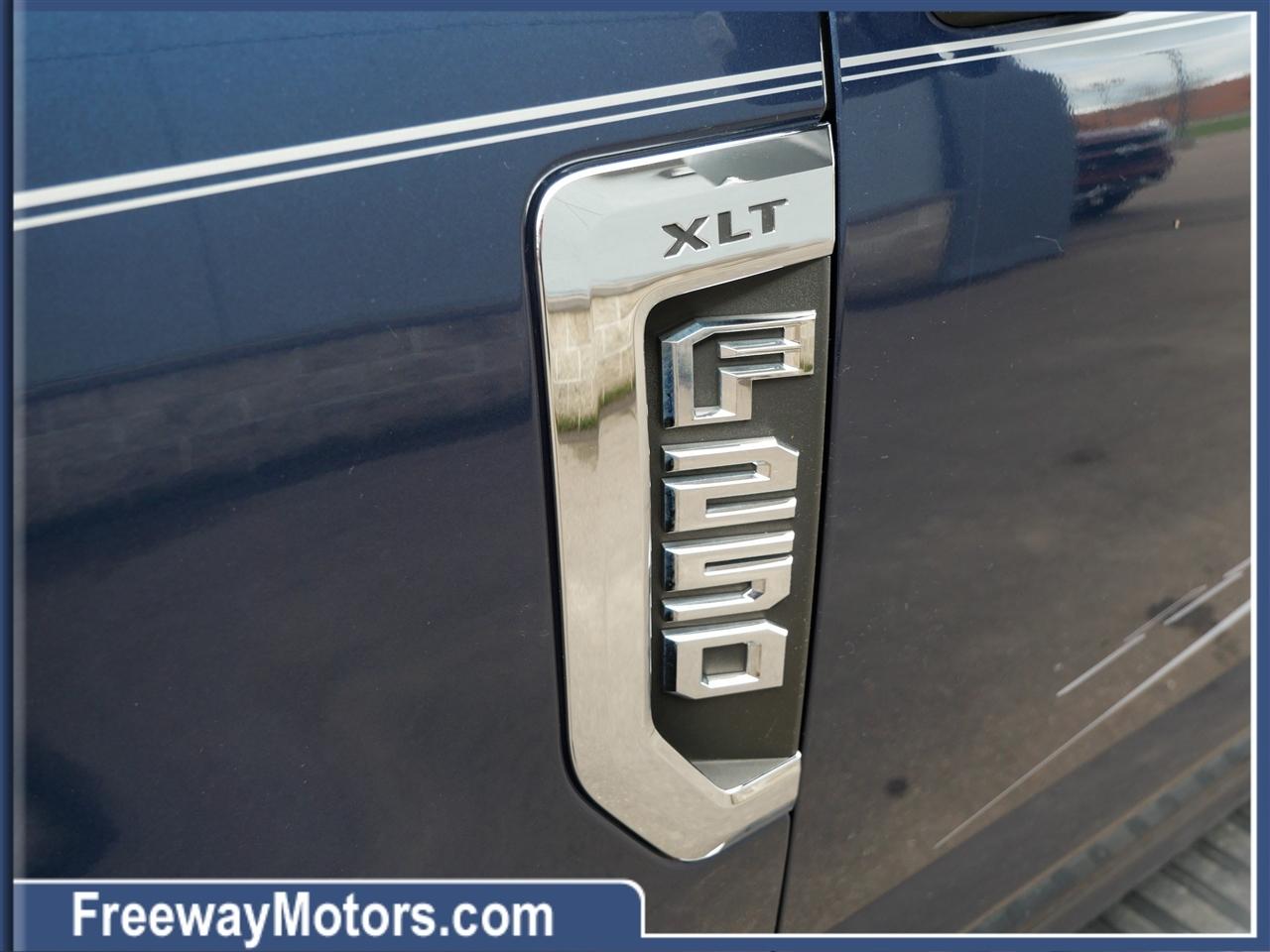 Ford Super Duty F-250 SRW XLT 4WD Reg Cab 8' Box 2017