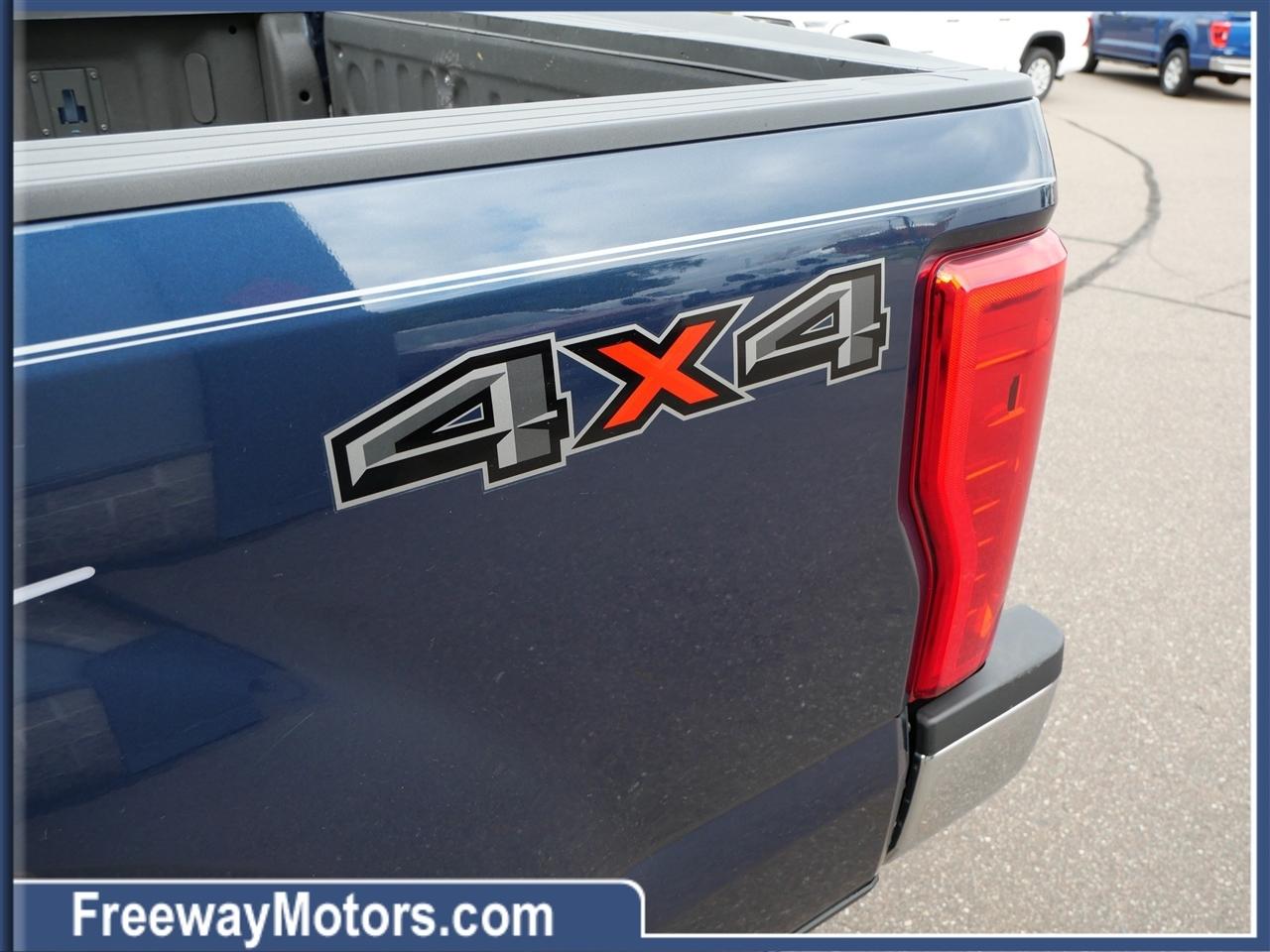 Ford Super Duty F-250 SRW XLT 4WD Reg Cab 8' Box 2017
