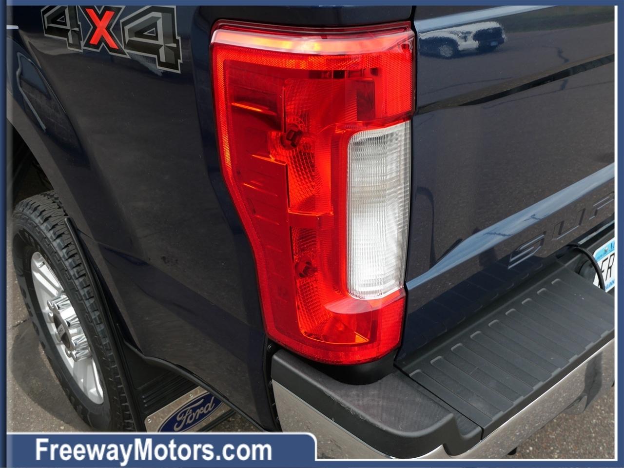 Ford Super Duty F-250 SRW XLT 4WD Reg Cab 8' Box 2017