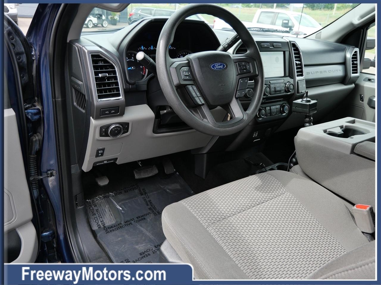 Ford Super Duty F-250 SRW XLT 4WD Reg Cab 8' Box 2017