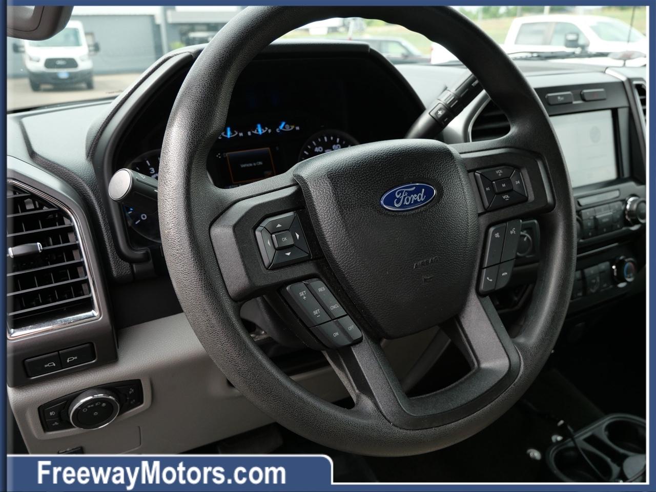 Ford Super Duty F-250 SRW XLT 4WD Reg Cab 8' Box 2017