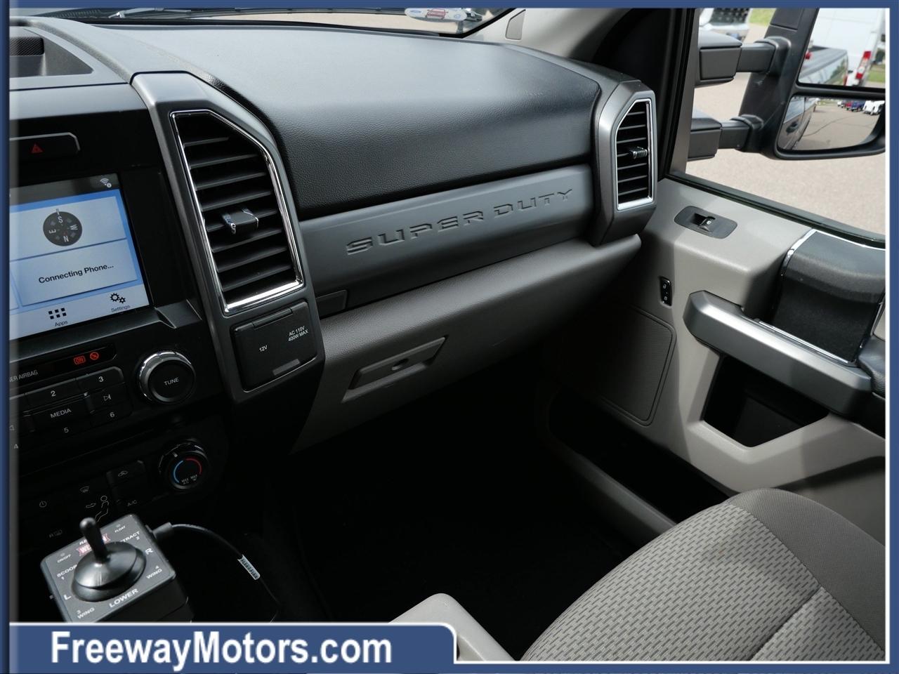 Ford Super Duty F-250 SRW XLT 4WD Reg Cab 8' Box 2017