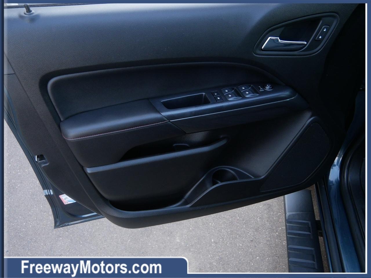 GMC Canyon 4WD Crew Cab 140.5" All Terrain w/Cloth 2019