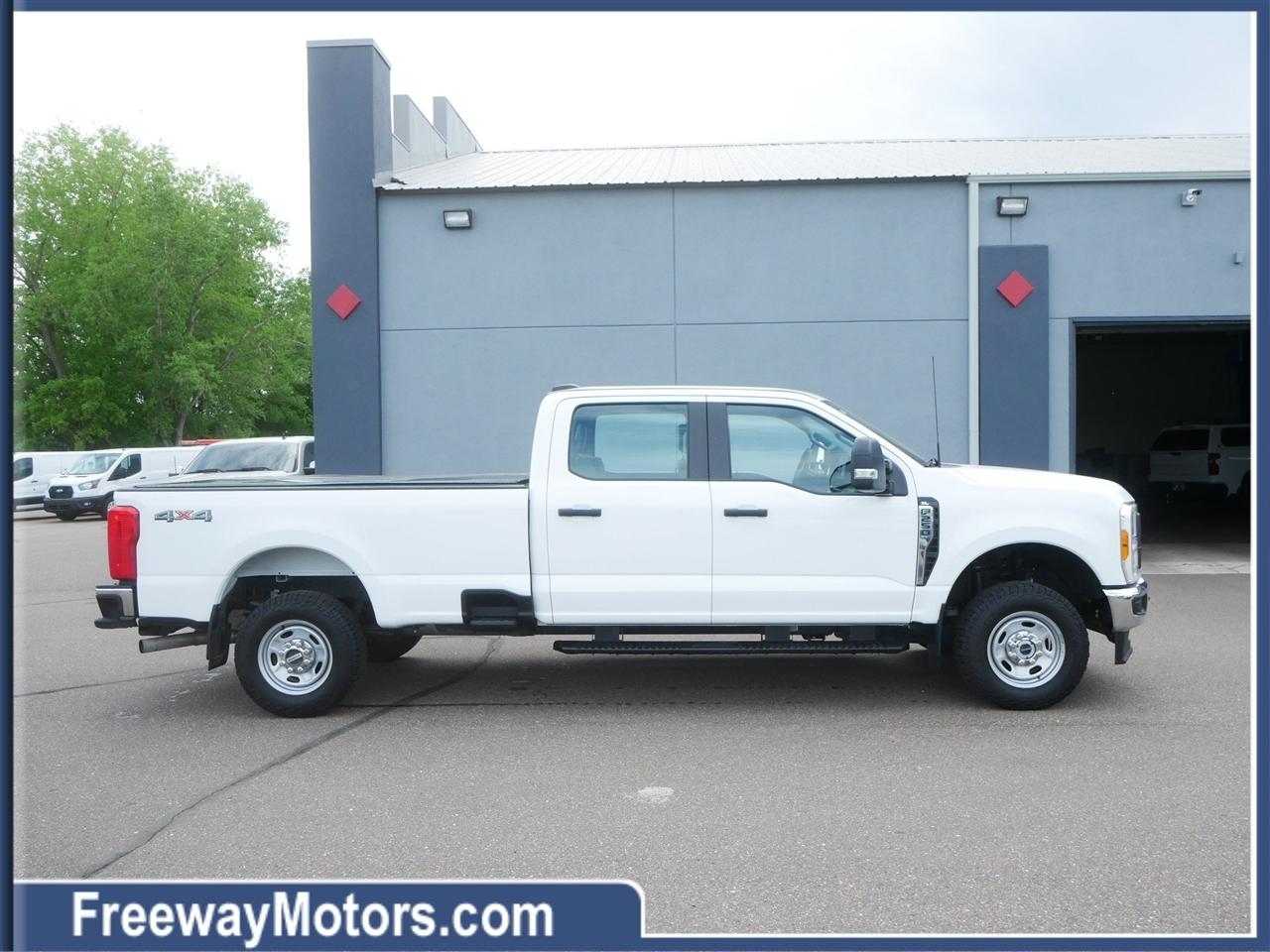 Ford Super Duty F-250 SRW XL 4WD Crew Cab 8' Box 2023