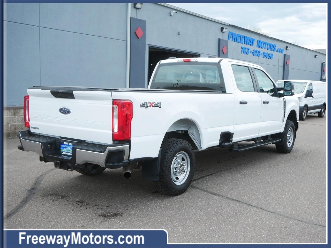 Ford Super Duty F-250 SRW XL 4WD Crew Cab 8' Box 2023