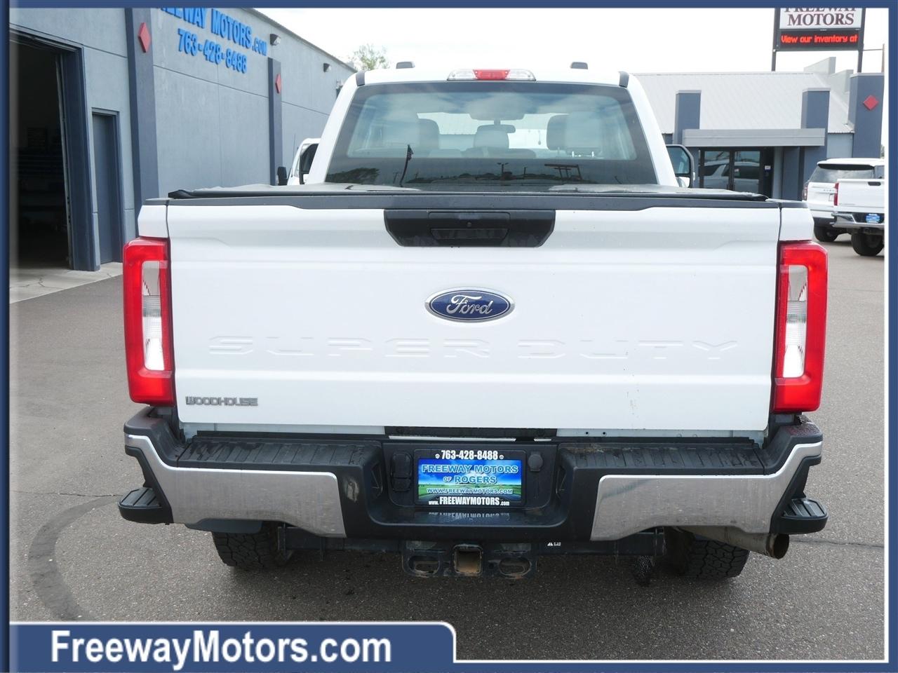 Ford Super Duty F-250 SRW XL 4WD Crew Cab 8' Box 2023