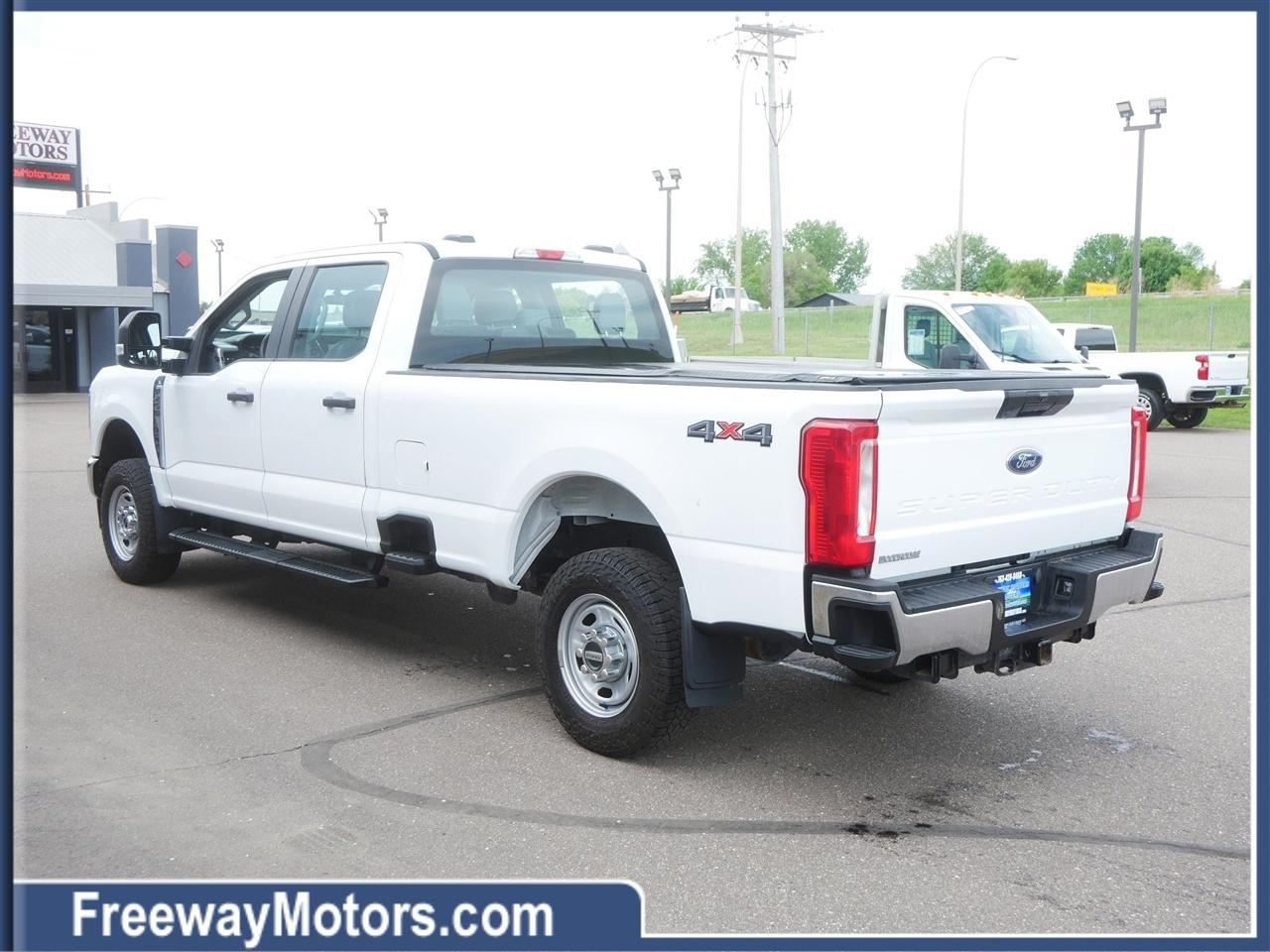 Ford Super Duty F-250 SRW XL 4WD Crew Cab 8' Box 2023