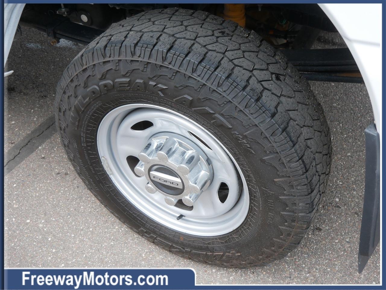 Ford Super Duty F-250 SRW XL 4WD Crew Cab 8' Box 2023