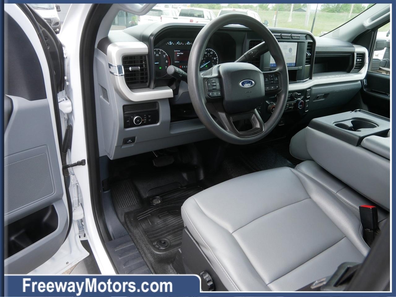 Ford Super Duty F-250 SRW XL 4WD Crew Cab 8' Box 2023