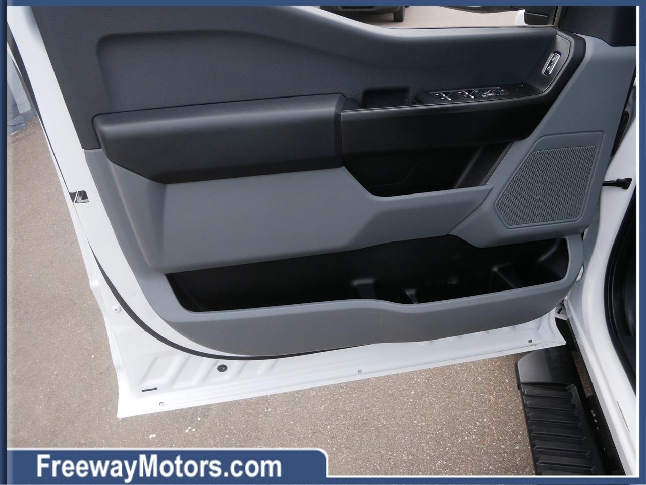 Ford Super Duty F-250 SRW XL 4WD Crew Cab 8' Box 2023