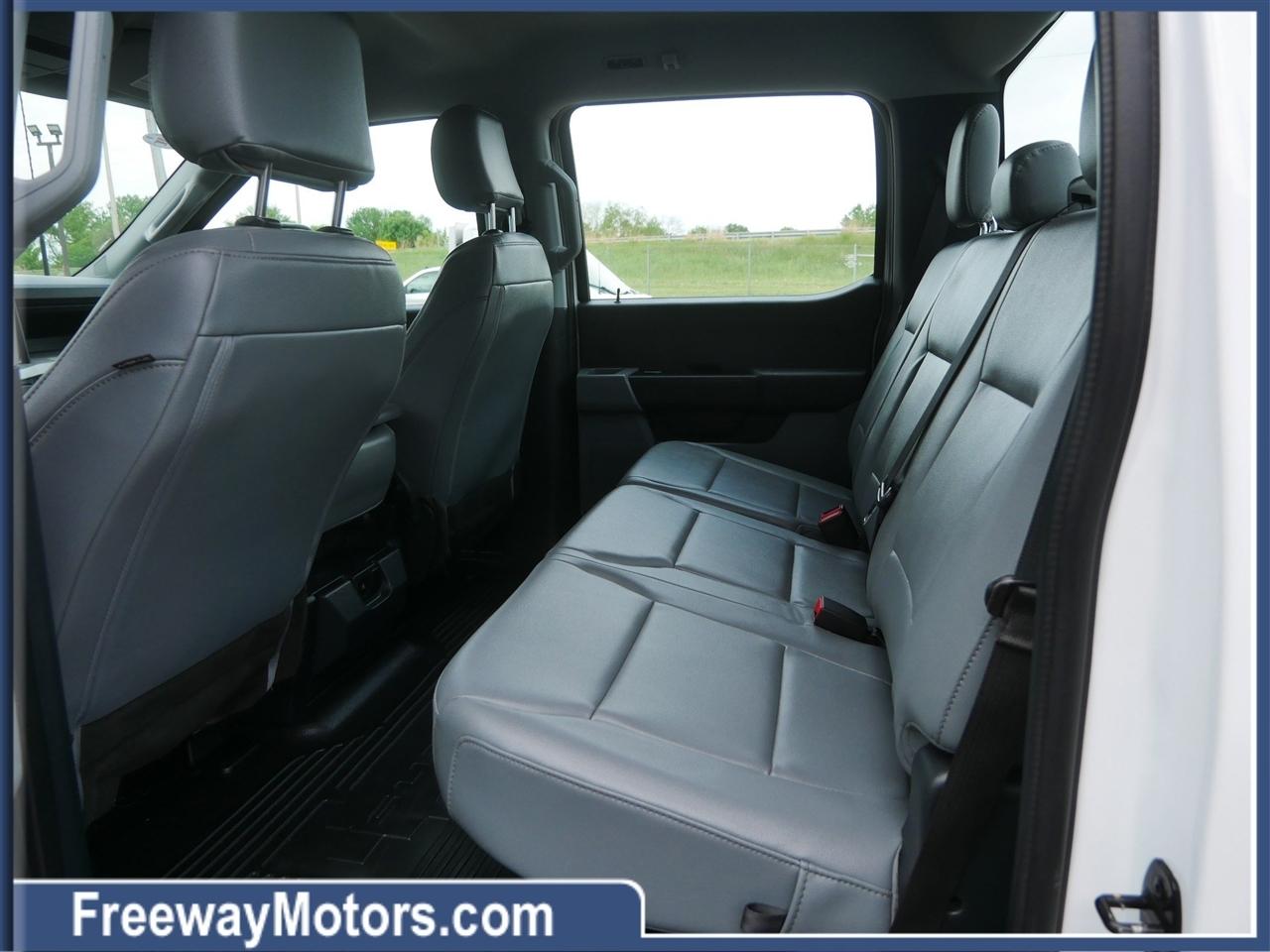 Ford Super Duty F-250 SRW XL 4WD Crew Cab 8' Box 2023