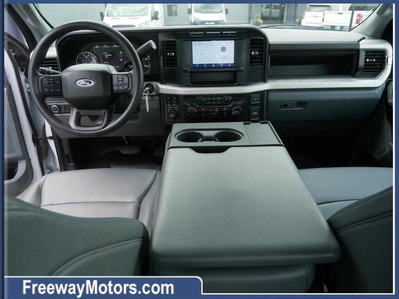 Ford Super Duty F-250 SRW XL 4WD Crew Cab 8' Box 2023