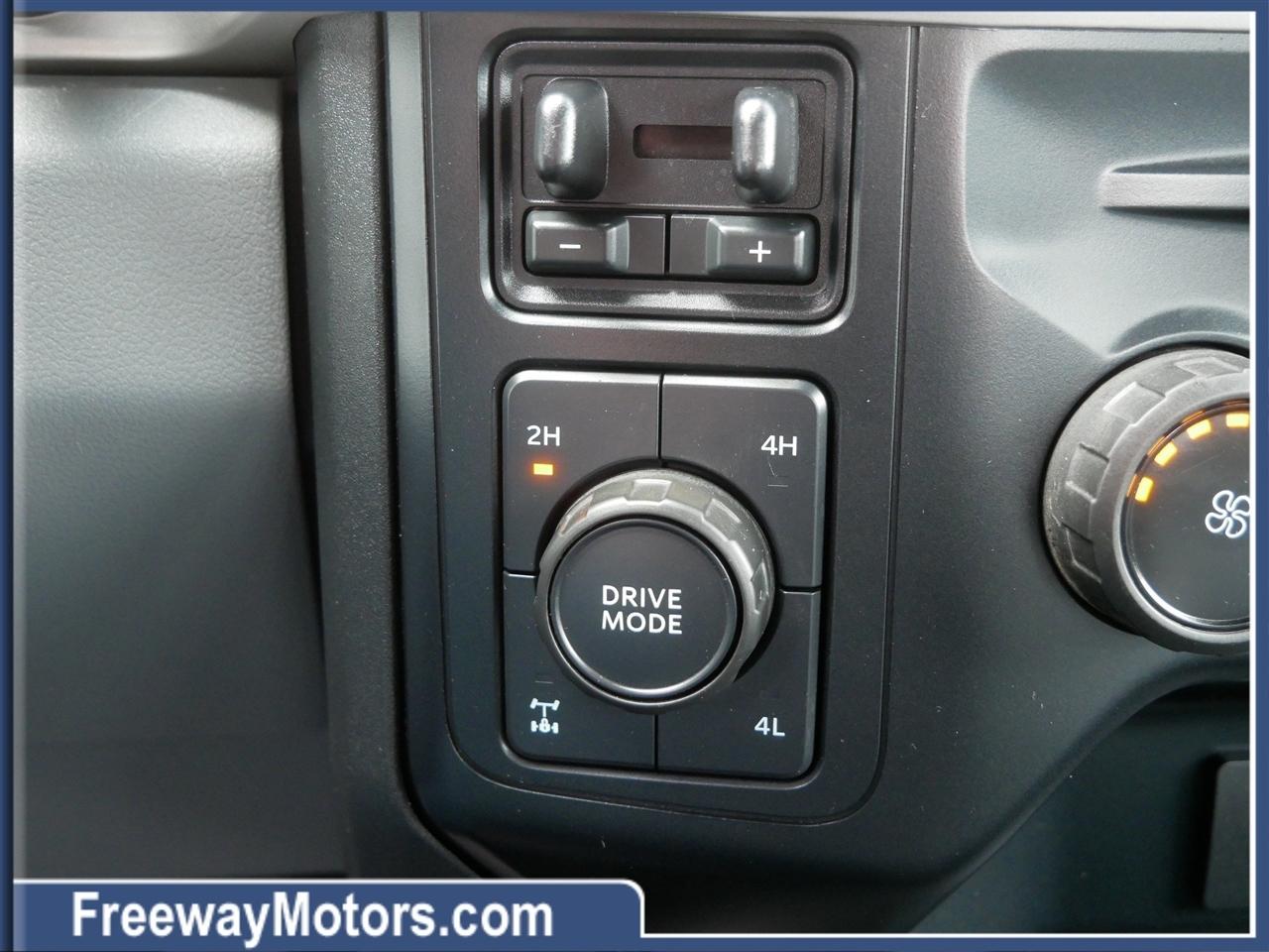 Ford Super Duty F-250 SRW XL 4WD Crew Cab 8' Box 2023