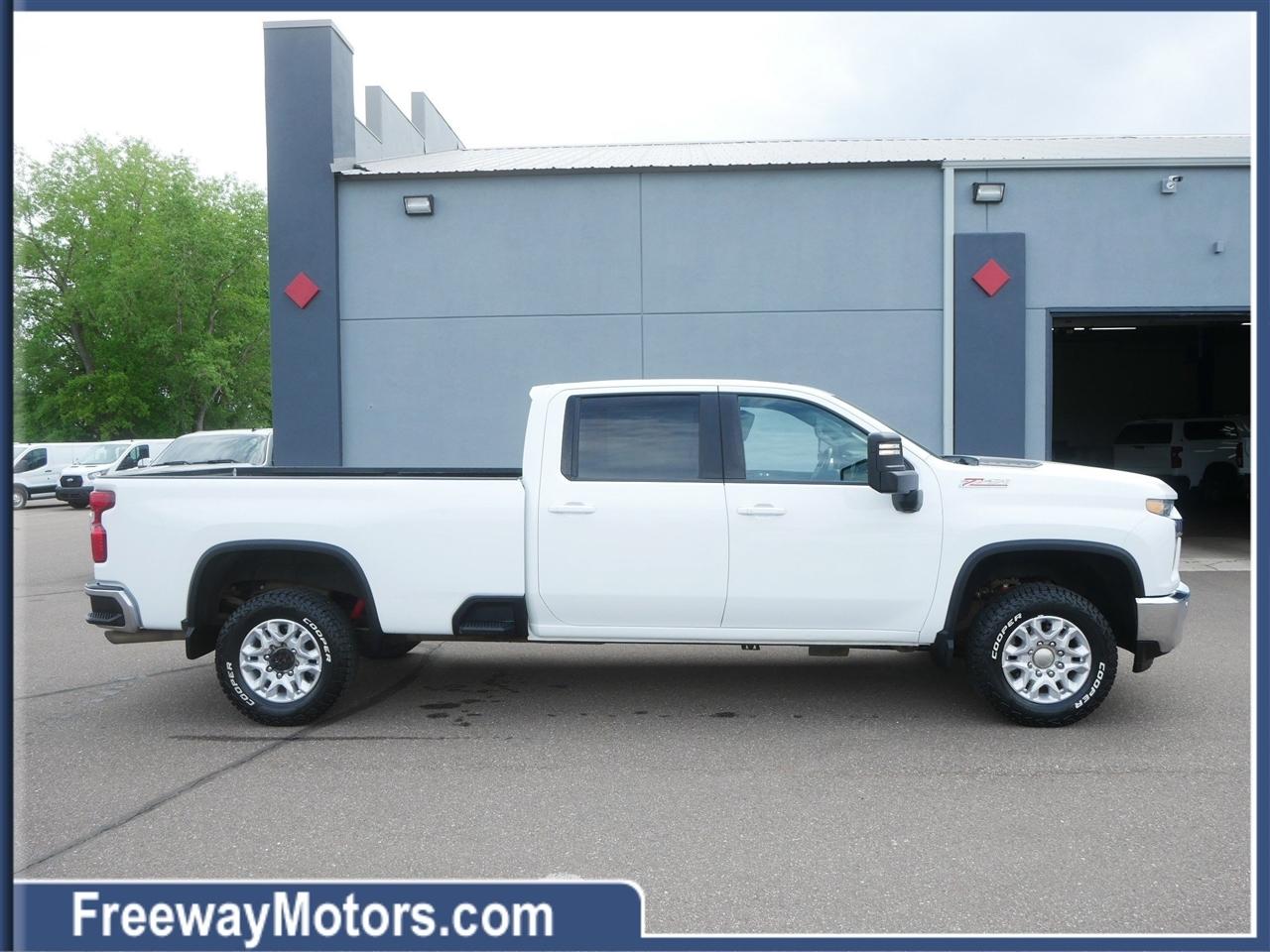 Chevrolet Silverado 3500HD 4WD Crew Cab 172" LT 2023