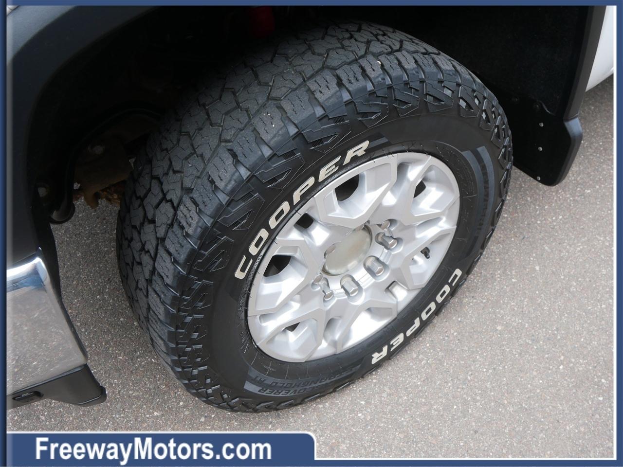 Chevrolet Silverado 3500HD 4WD Crew Cab 172" LT 2023