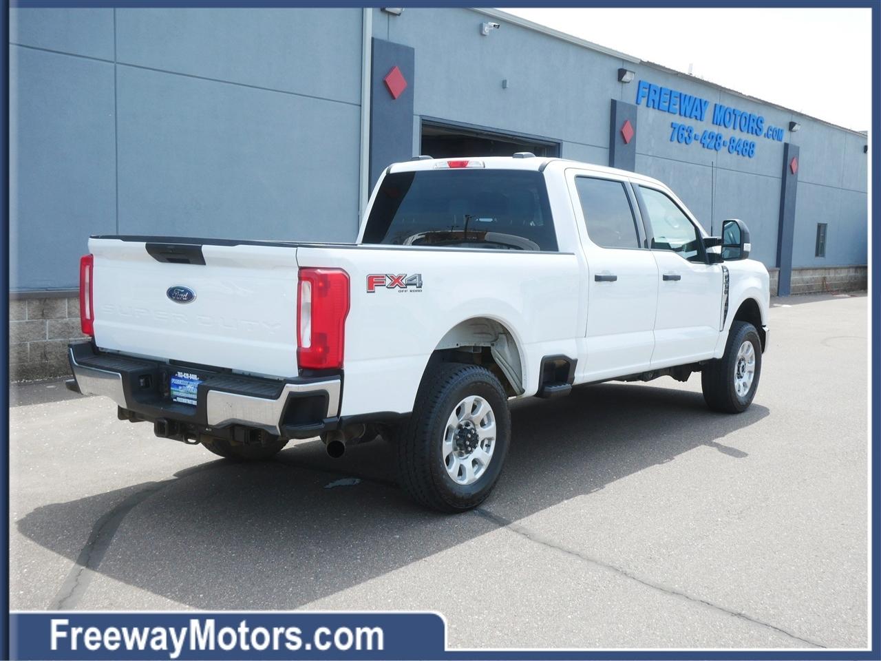 Ford Super Duty F-350 SRW XLT 4WD Crew Cab 6.75' Box 2023