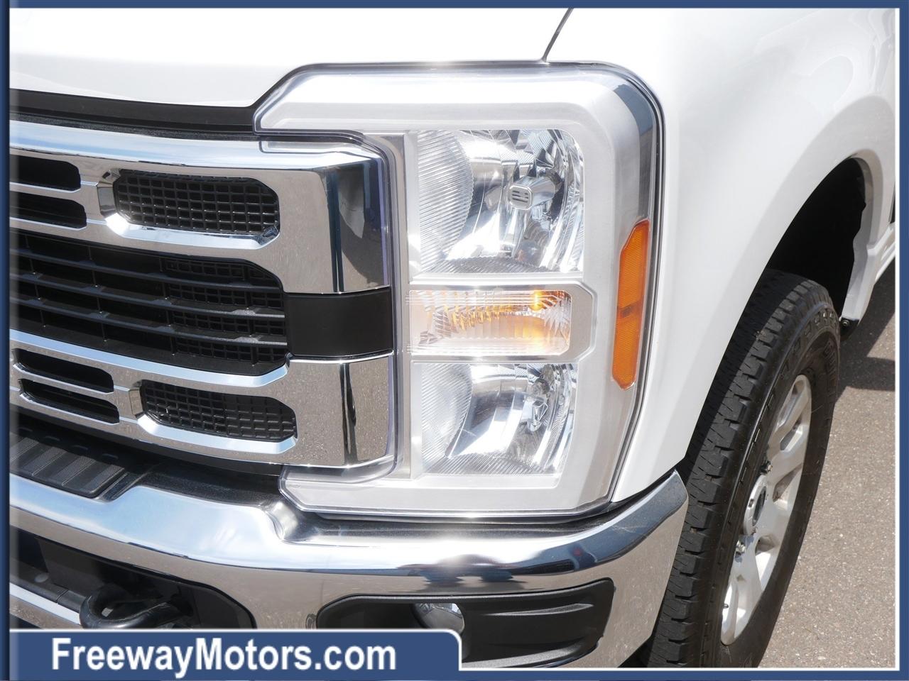 Ford Super Duty F-350 SRW XLT 4WD Crew Cab 6.75' Box 2023