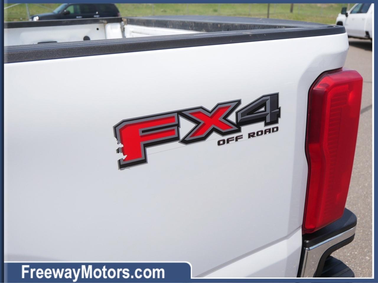 Ford Super Duty F-350 SRW XLT 4WD Crew Cab 6.75' Box 2023