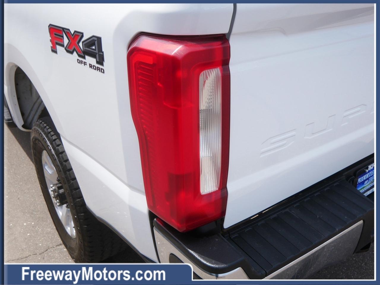 Ford Super Duty F-350 SRW XLT 4WD Crew Cab 6.75' Box 2023