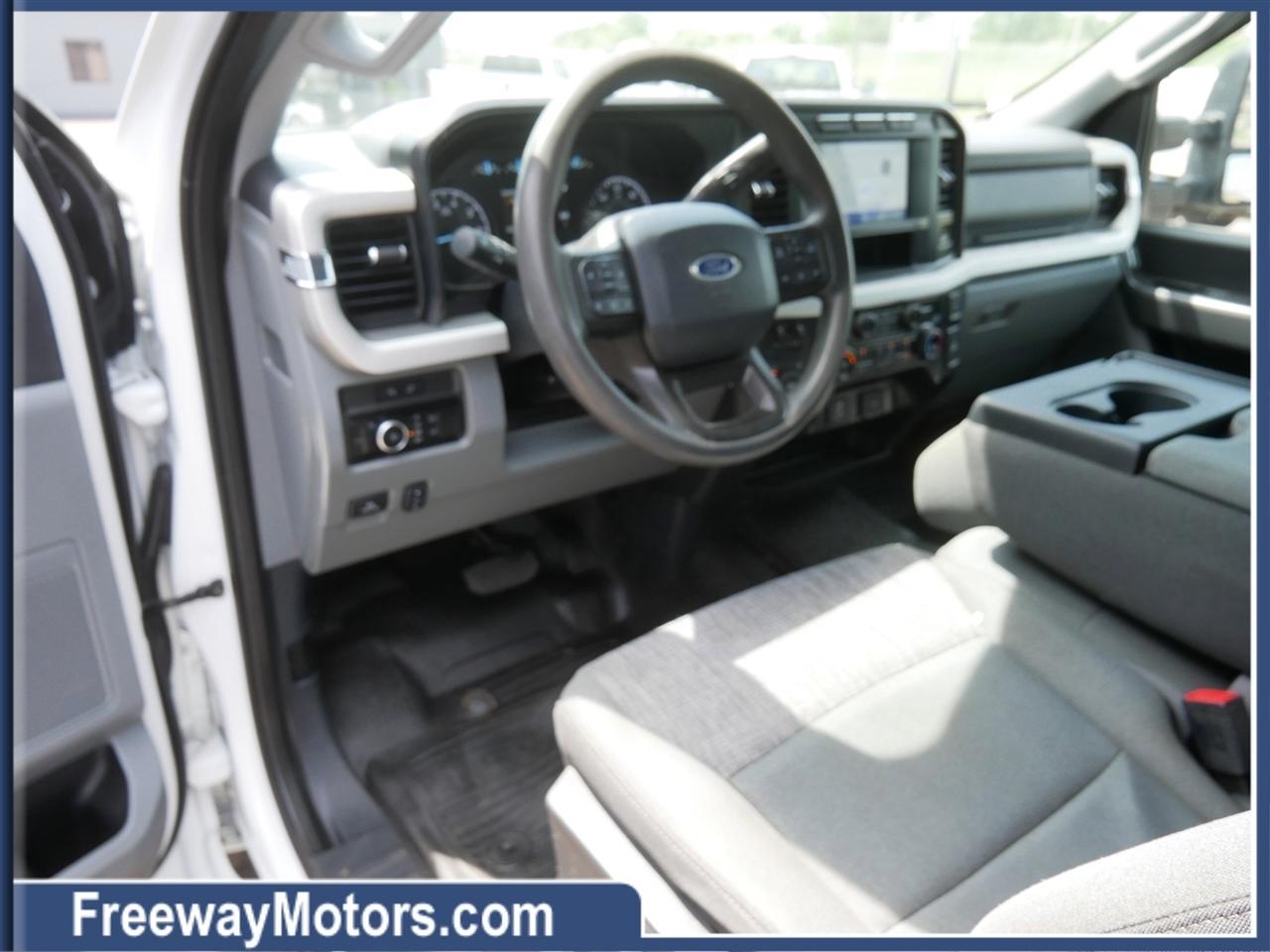 Ford Super Duty F-350 SRW XLT 4WD Crew Cab 6.75' Box 2023