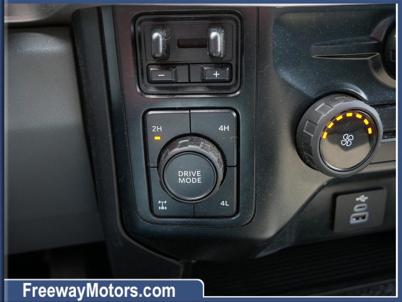 Ford Super Duty F-350 SRW XLT 4WD Crew Cab 6.75' Box 2023